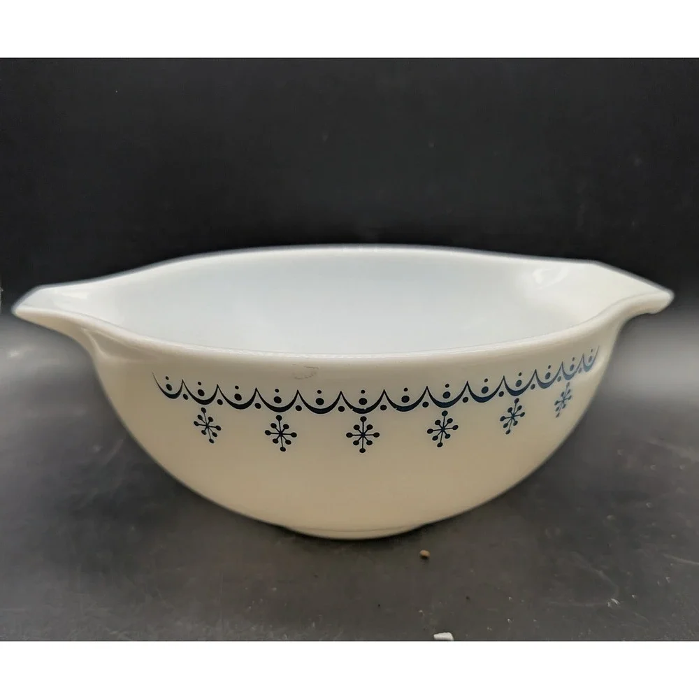 Vintage Pyrex Snowflake Blue Cinderella Mixing Bowl 442 1.5 Qt White Milk Glass